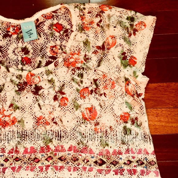 Mesh Hi-Lo Top - Picture 2 of 3